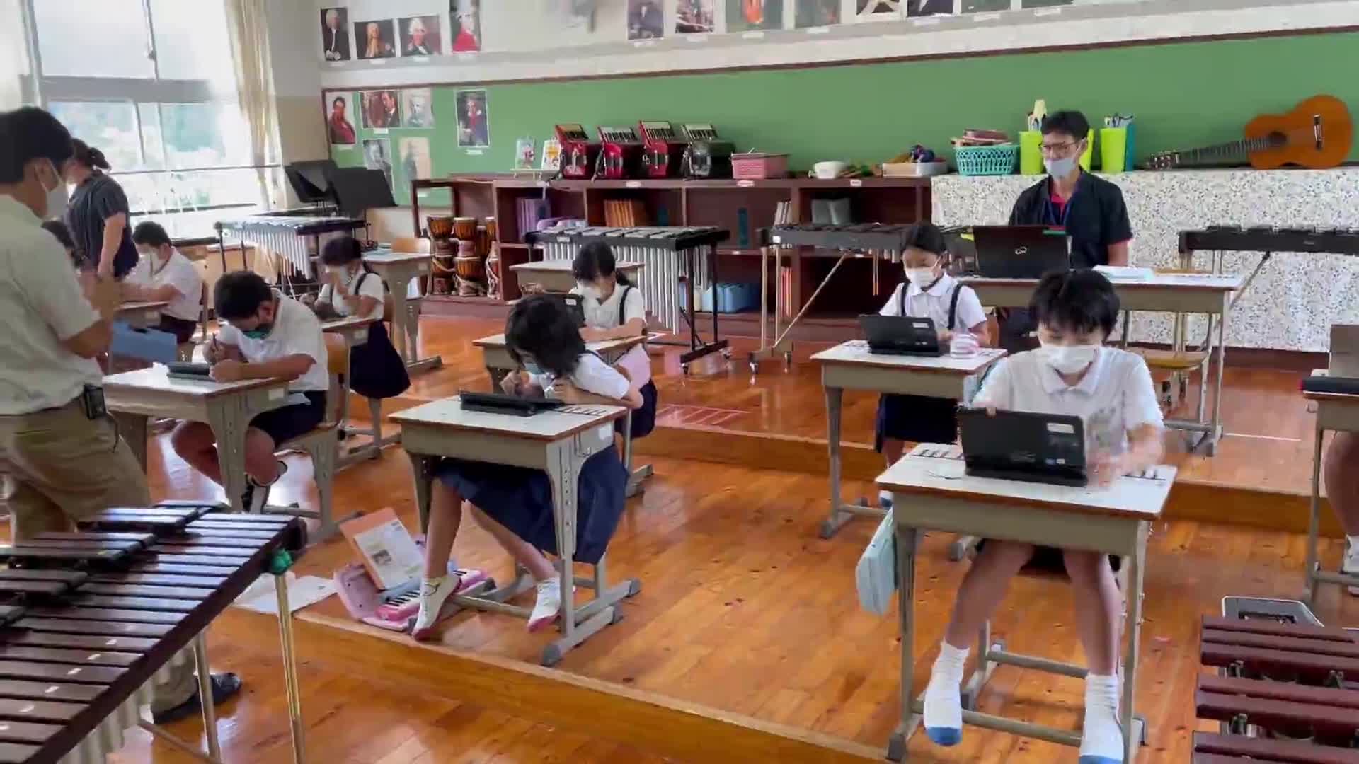 音楽授業（タブレットパソコン）