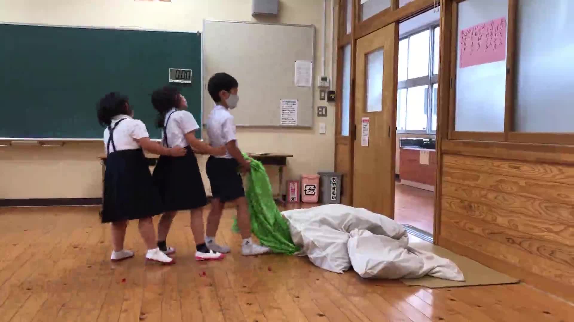 １年生「大きなかぶ」の発表（７月７日）