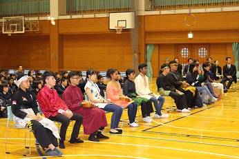 午後2時からは、体育館にて交流会