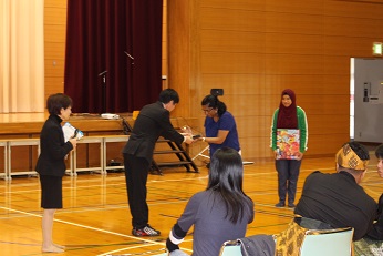 記念品の授受 記念品の授受