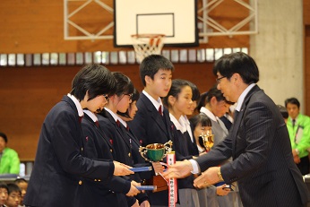 団体戦メンバーにはメダル授与