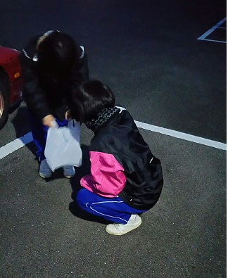 清掃活動をする様子 清掃活動をする様子