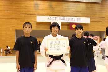 3位の表彰状と応援に来てくれた皆さん 3位の表彰状と応援に来てくれた皆さん