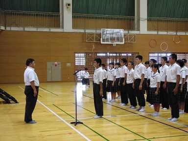 選手宣誓を行う3年森本くん 選手宣誓を行う3年森本くん