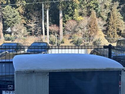 エアコン室外機の上１０ｃｍ