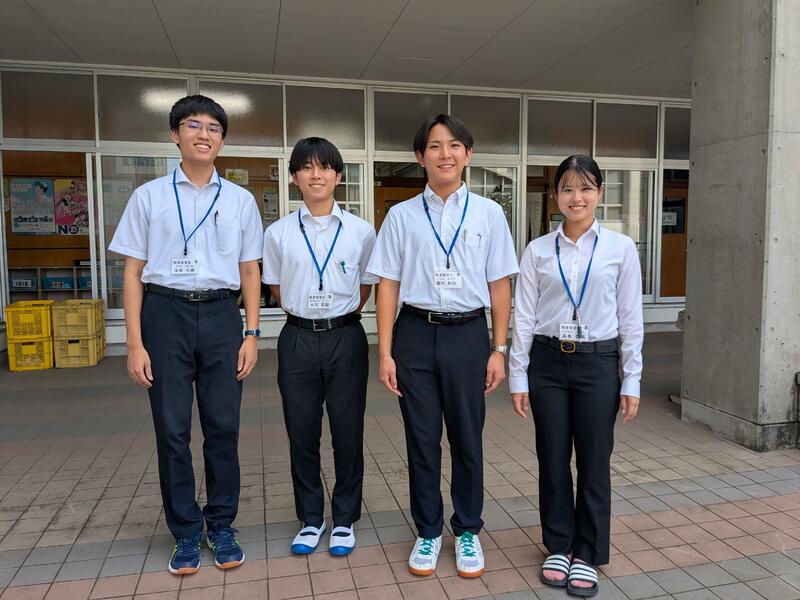 実習中の先生です