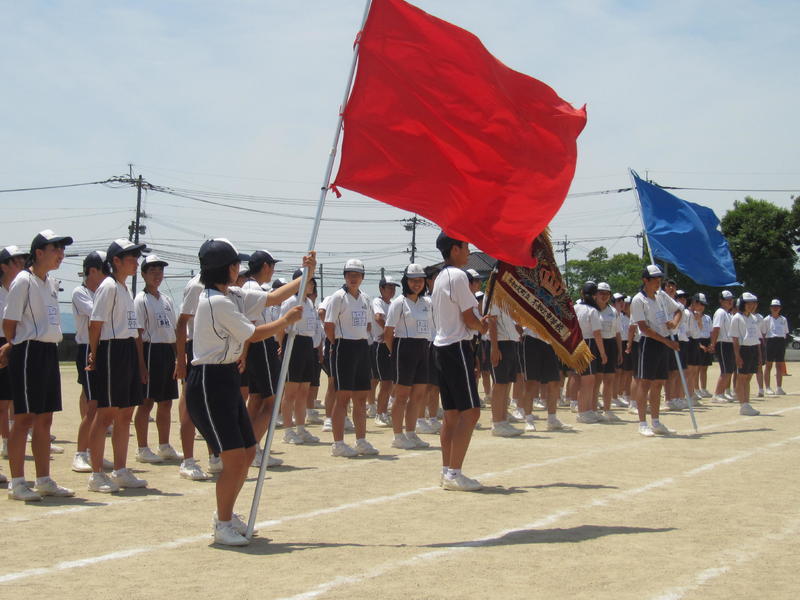 みんなで校歌斉唱！大きな声で歌えました。