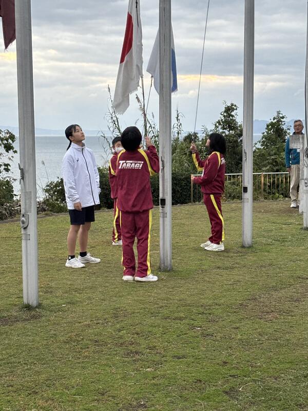 みんな元気に目覚め、朝の集いは、熊本市の学校と合同で行いました。