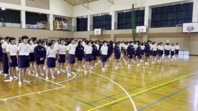 終業式の校歌斉唱１番のみ