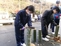 土台の竹割り