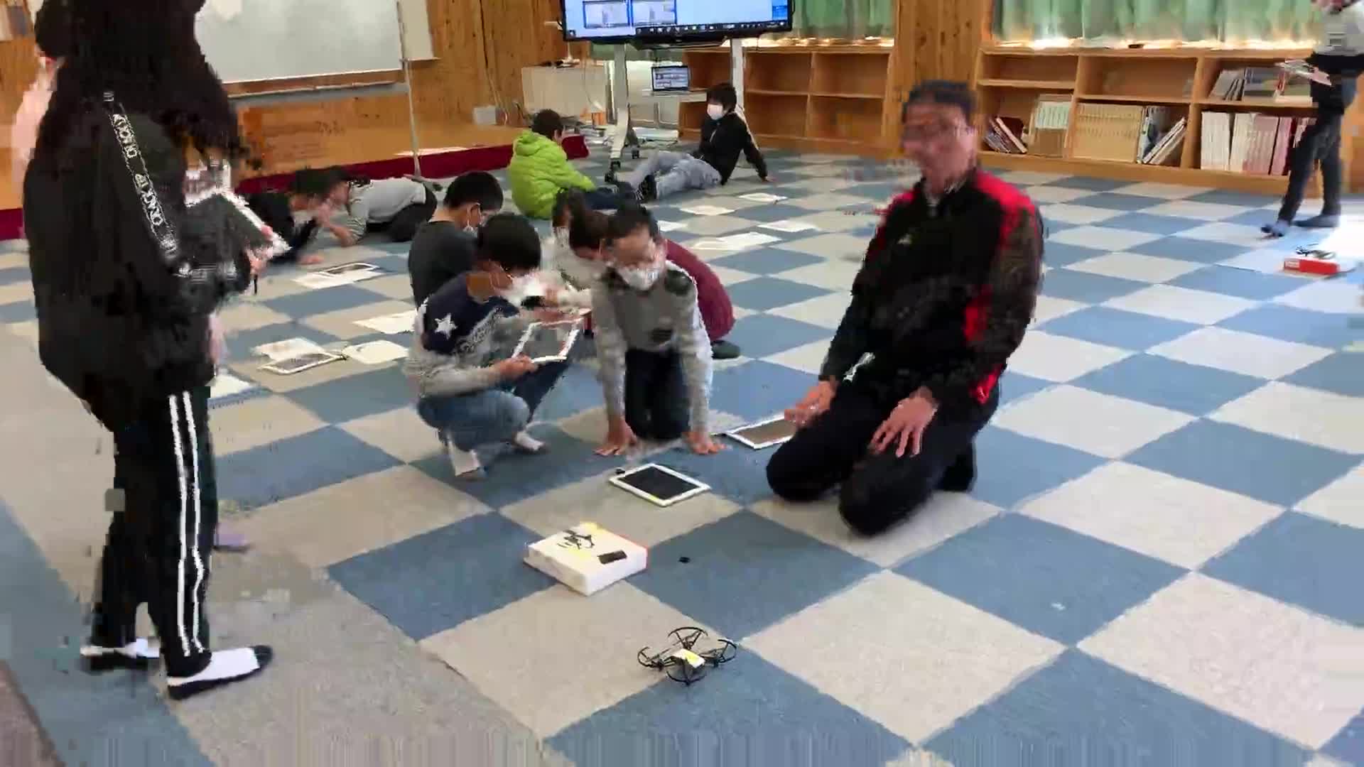 ドローンを飛ばす　プログラミング学習の例