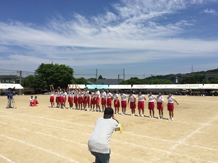 ３年の学年種目は青団の勝利