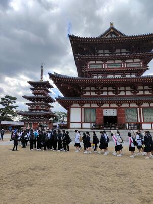 金堂で、お参りをしました